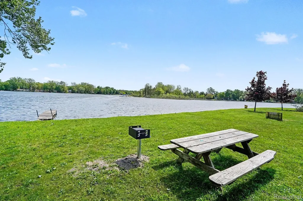 5830 Eldridge Drive Waterford Charter Township MI 48327