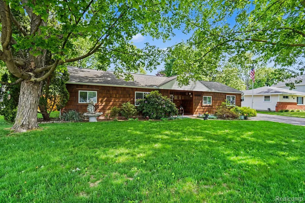 5830 Eldridge Drive Waterford Charter Township MI 48327