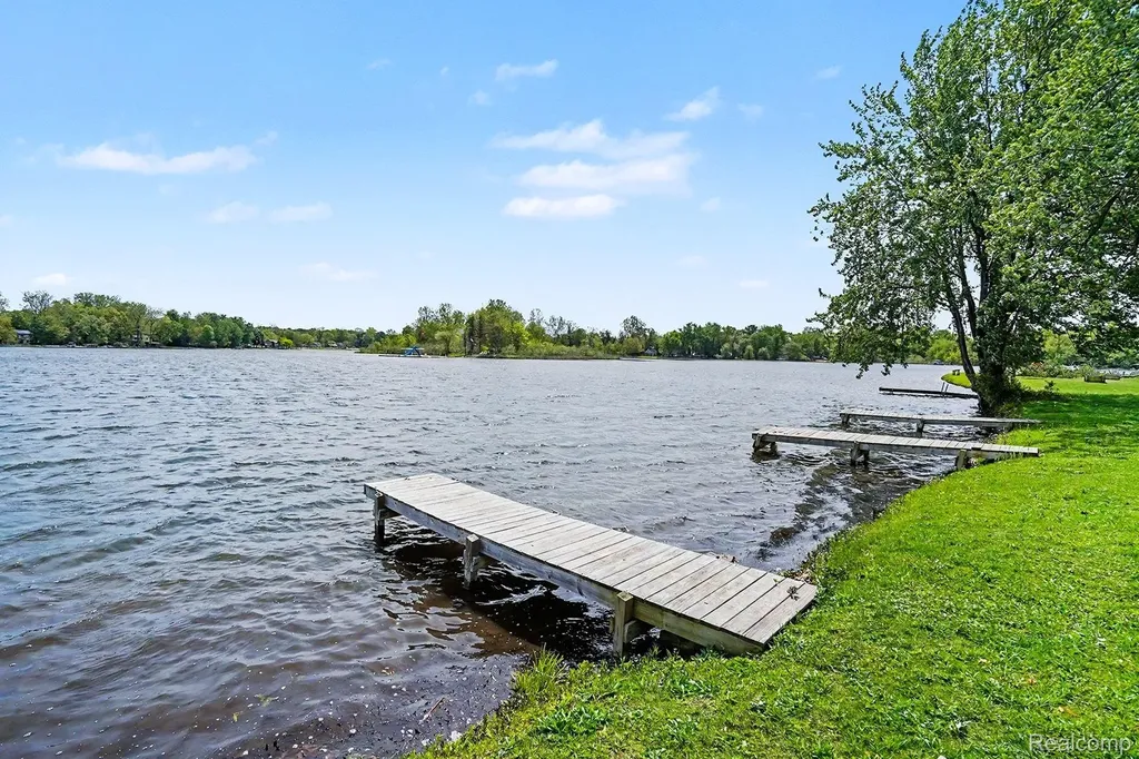 5830 Eldridge Drive Waterford Charter Township MI 48327