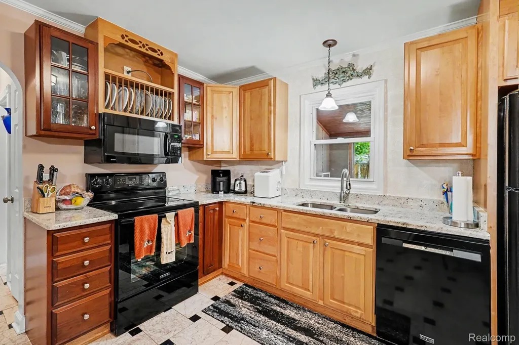 5830 Eldridge Drive Waterford Charter Township MI 48327