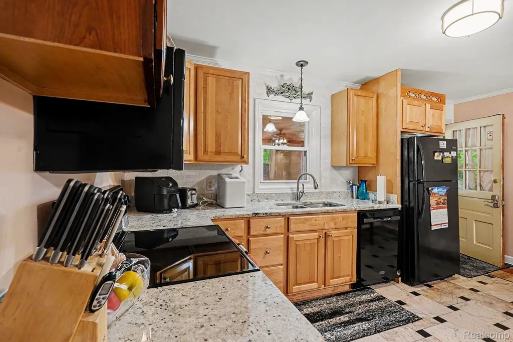 5830 Eldridge Drive Waterford Charter Township MI 48327