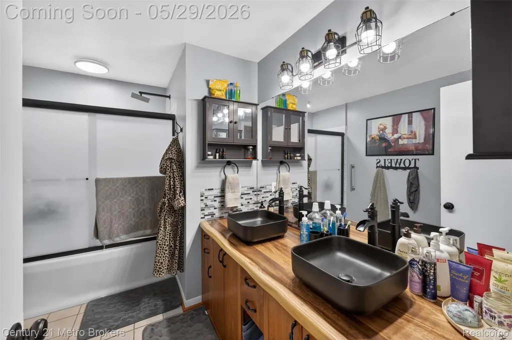 985 S Park Street Highland Charter Township MI 48356