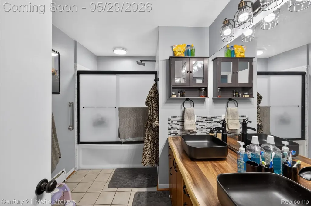 985 S Park Street Highland Charter Township MI 48356