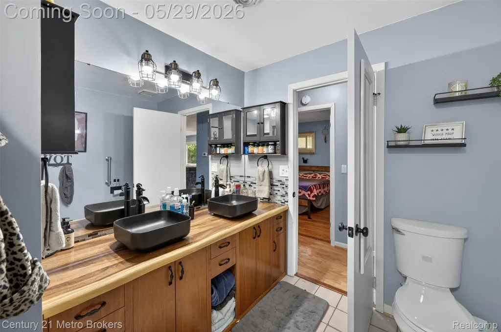 985 S Park Street Highland Charter Township MI 48356