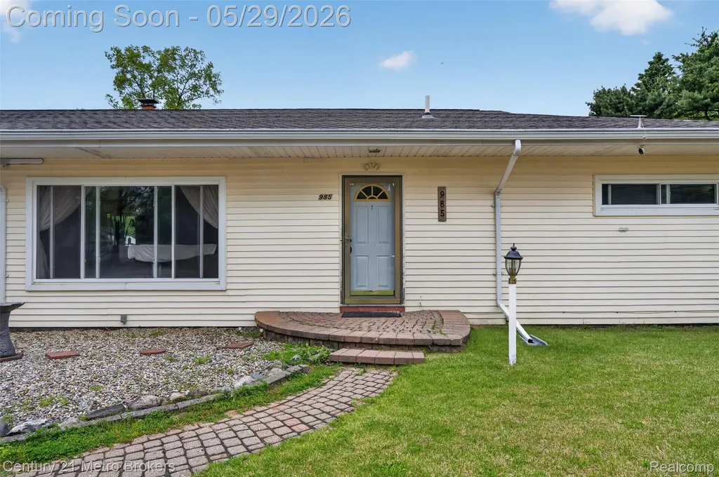 985 S Park Street Highland Charter Township MI 48356