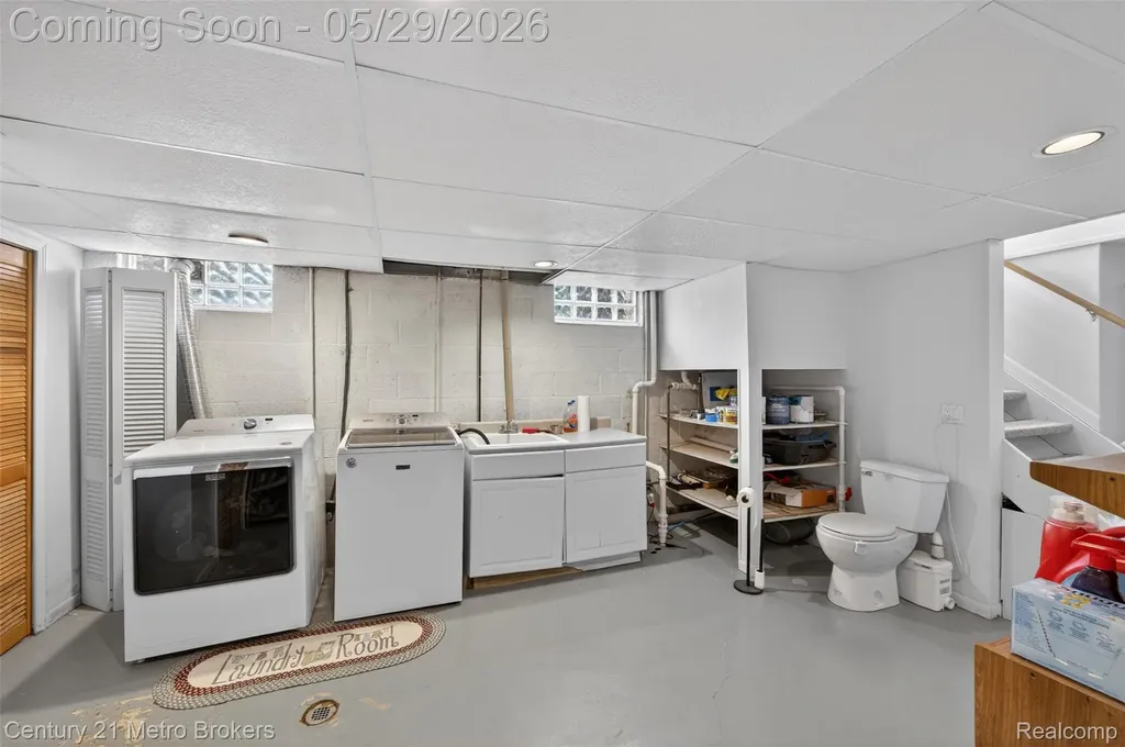 985 S Park Street Highland Charter Township MI 48356