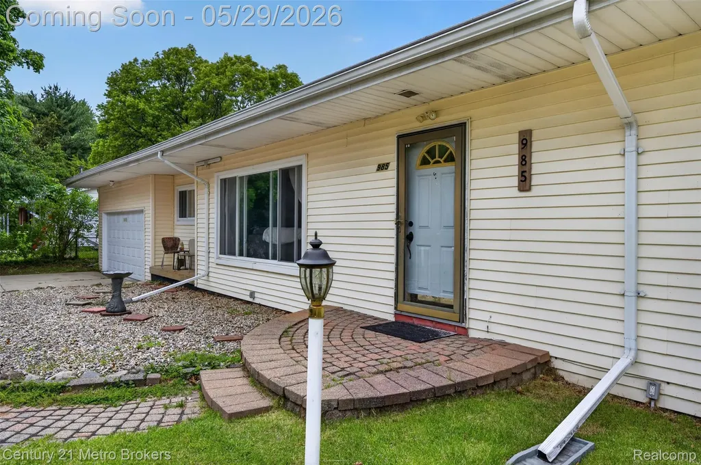 985 S Park Street Highland Charter Township MI 48356