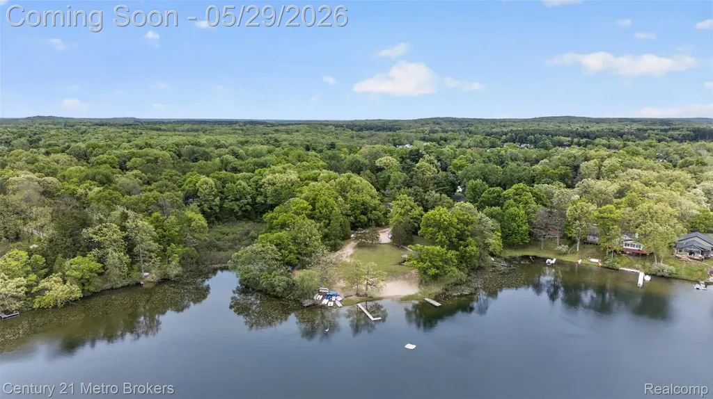 985 S Park Street Highland Charter Township MI 48356