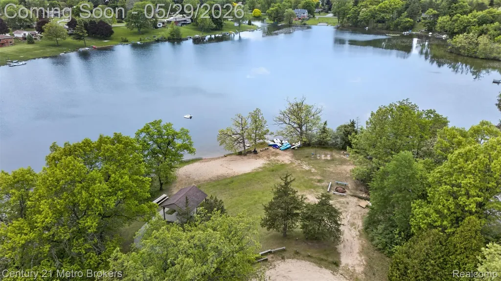 985 S Park Street Highland Charter Township MI 48356