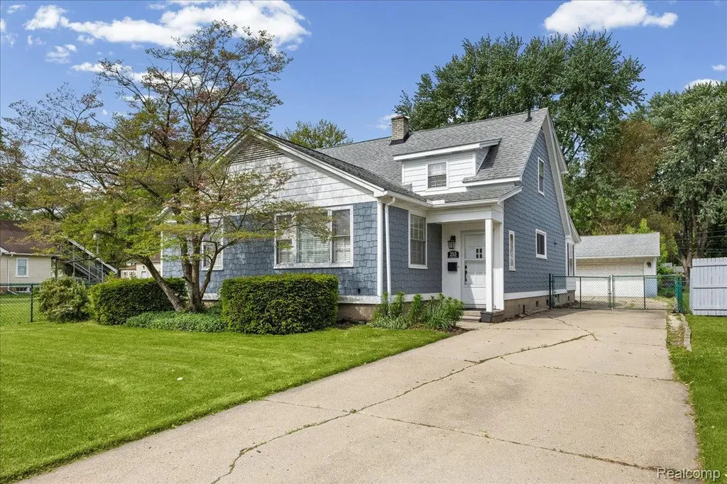 253 N Rose Street Mt. Clemens City MI 48043
