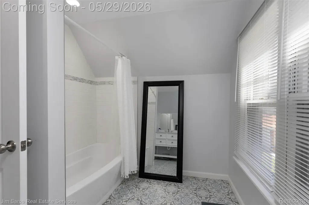 474 Madison Street Grosse Pointe Farms City MI 48236