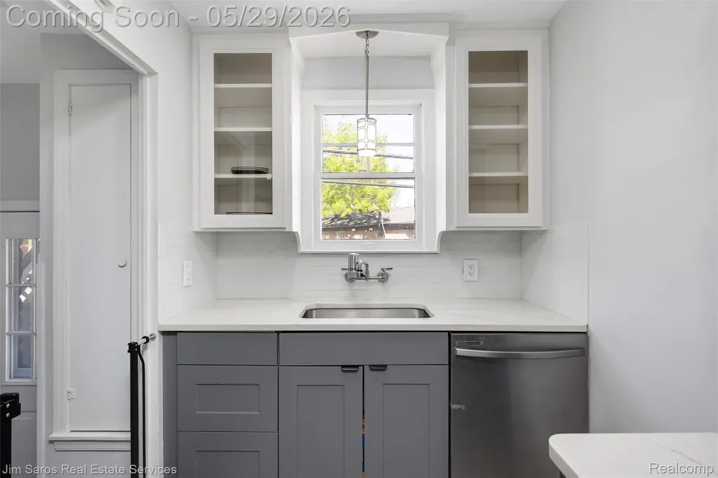 474 Madison Street Grosse Pointe Farms City MI 48236