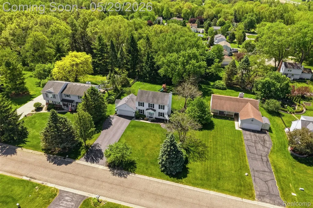 60491 Lamplighter Drive Lyon Charter Township MI 48165