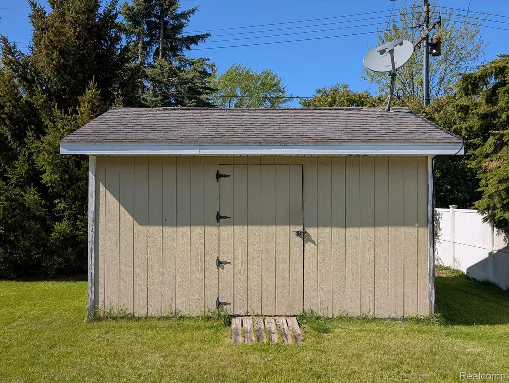 285 W Irwin Street Bad Axe City MI 48413