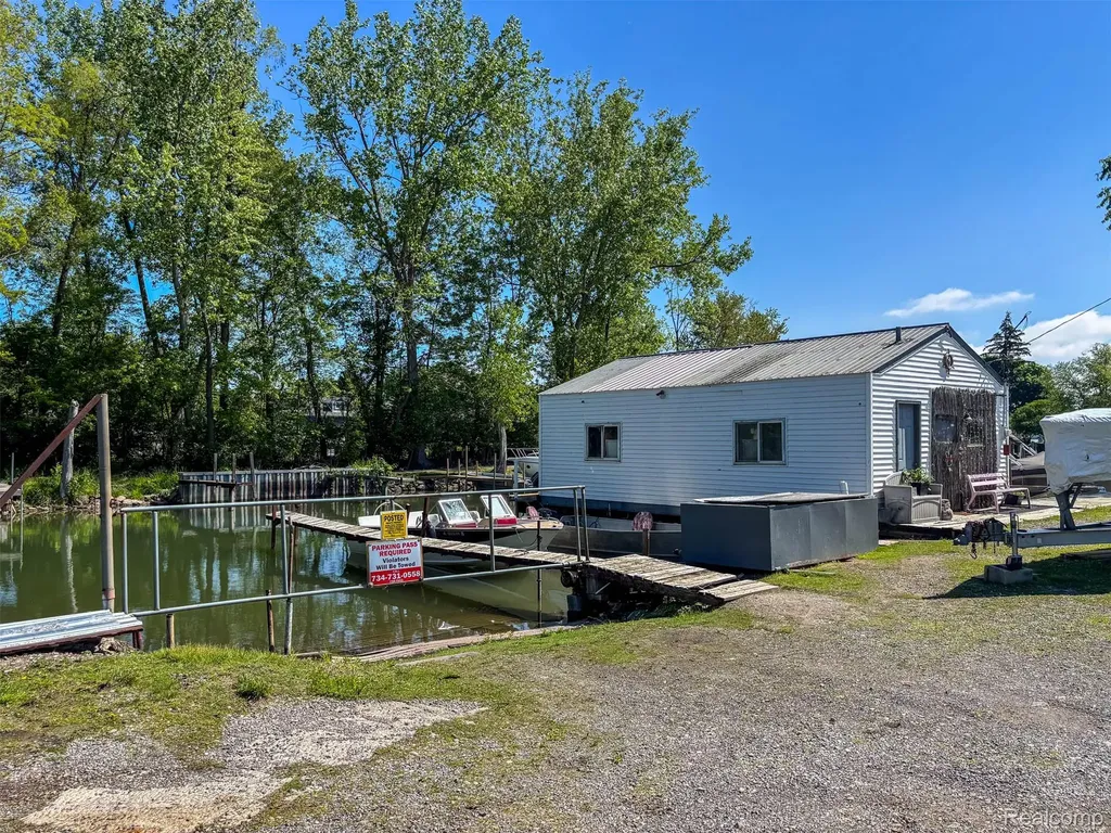 River Ln River Lane Boat Wells Grosse Ile Township MI 48138