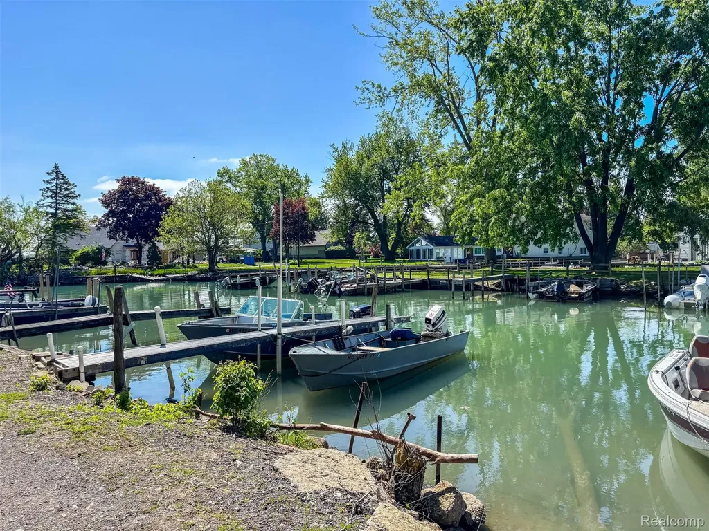 River Ln River Lane Boat Wells Grosse Ile Township MI 48138