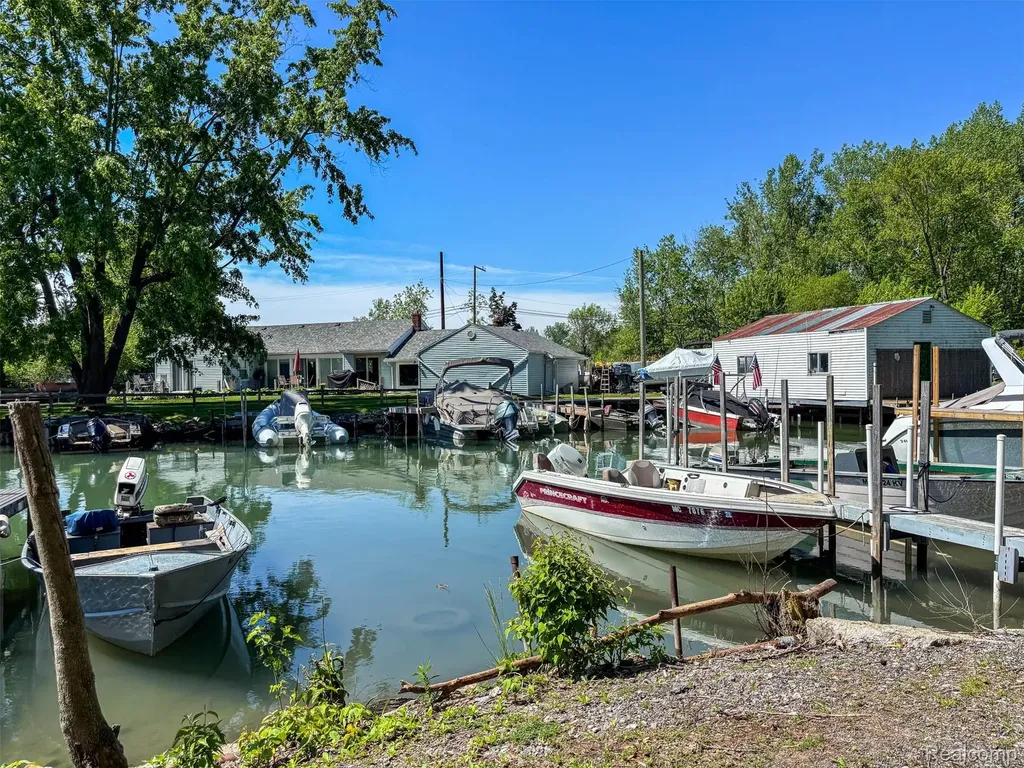 River Ln River Lane Boat Wells Grosse Ile Township MI 48138