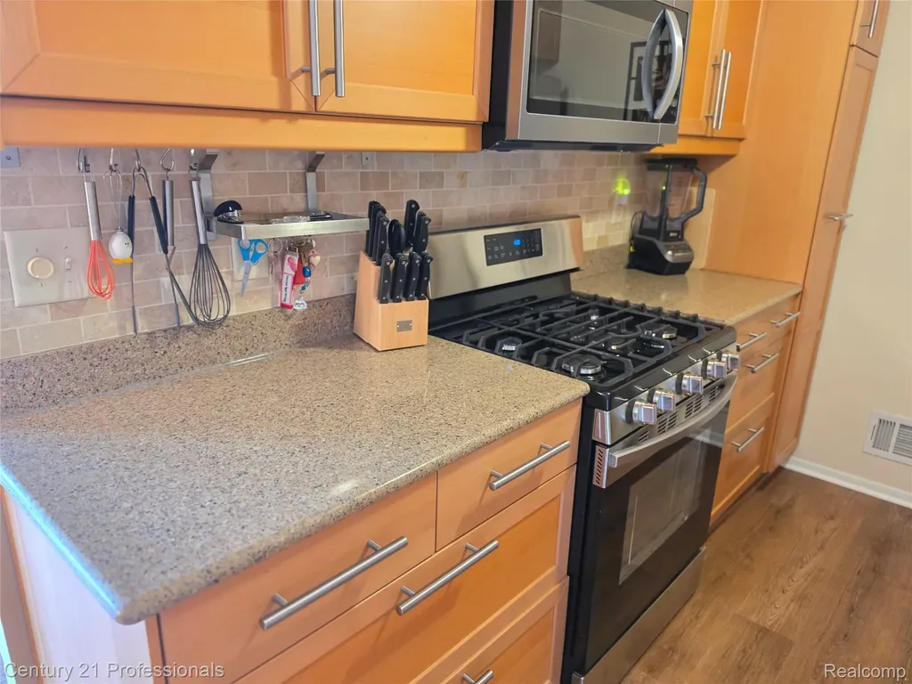 40318 Newport Drive Plymouth Charter Township MI 48170