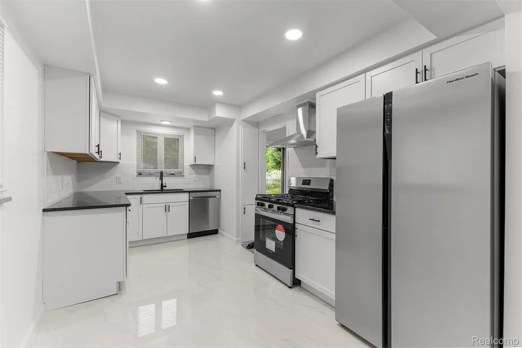 9983 Hemingway Redford Charter Township MI 48239