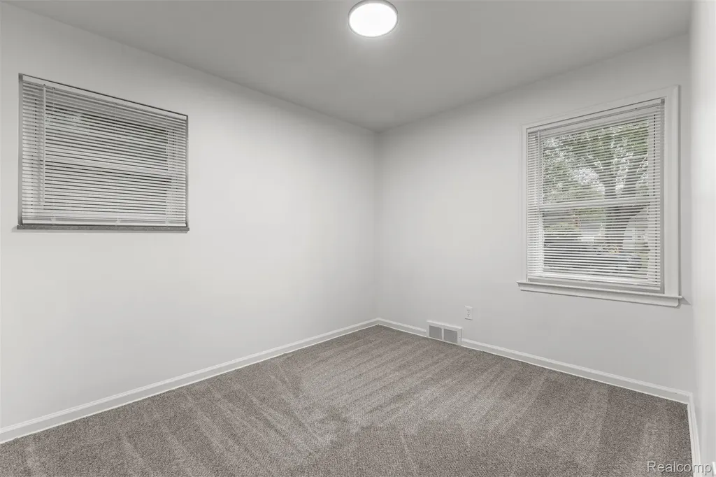 9983 Hemingway Redford Charter Township MI 48239