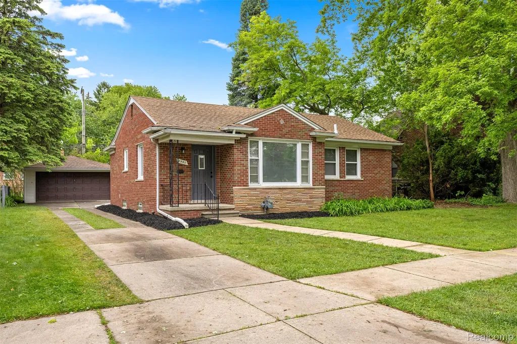 9983 Hemingway Redford Charter Township MI 48239