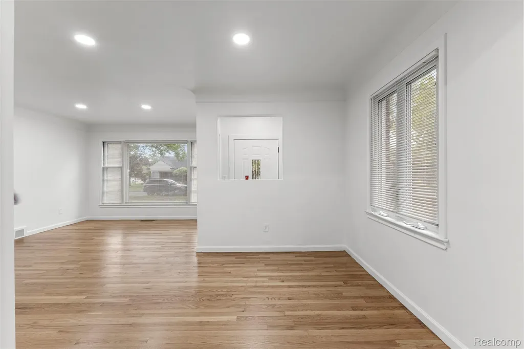 9983 Hemingway Redford Charter Township MI 48239