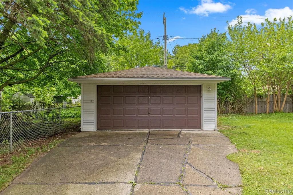 9983 Hemingway Redford Charter Township MI 48239