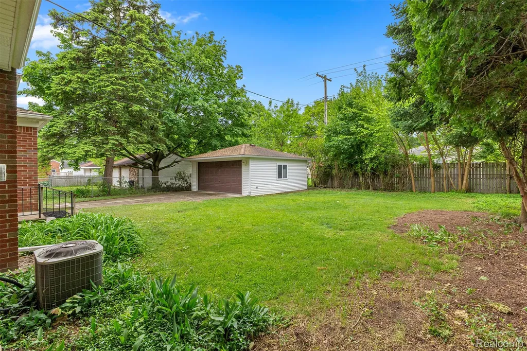 9983 Hemingway Redford Charter Township MI 48239