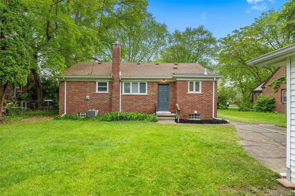 9983 Hemingway Redford Charter Township MI 48239