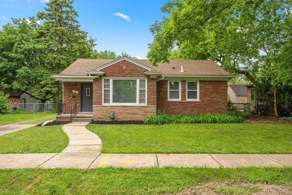 9983 Hemingway Redford Charter Township MI 48239