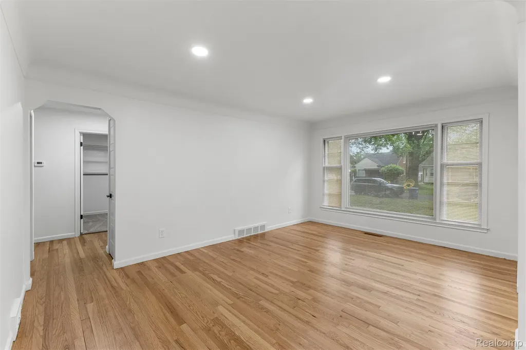 9983 Hemingway Redford Charter Township MI 48239