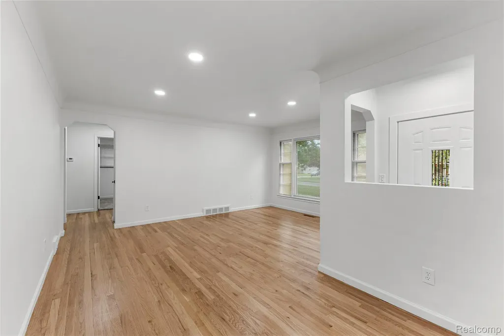 9983 Hemingway Redford Charter Township MI 48239