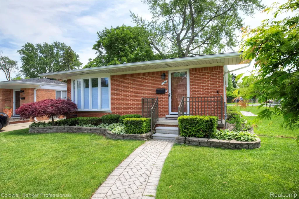 702 Woodlawn Avenue Royal Oak City MI 48073