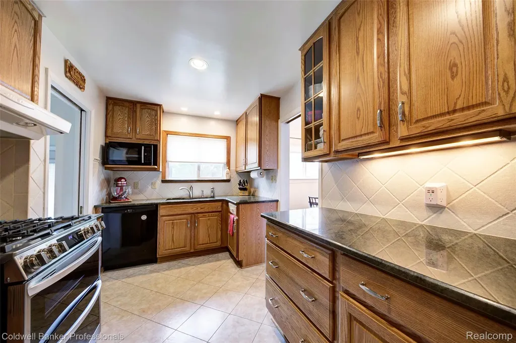 702 Woodlawn Avenue Royal Oak City MI 48073