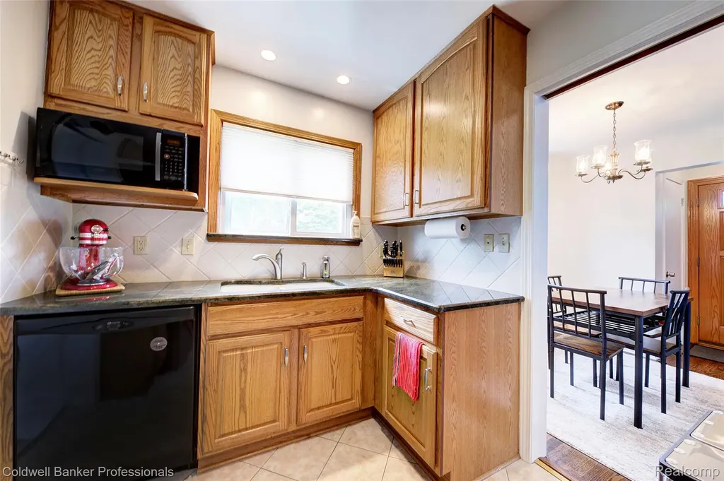 702 Woodlawn Avenue Royal Oak City MI 48073