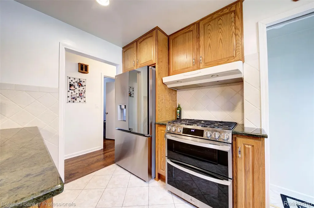 702 Woodlawn Avenue Royal Oak City MI 48073