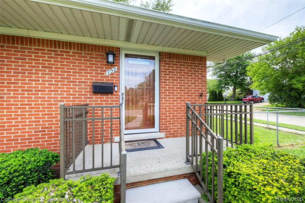 702 Woodlawn Avenue Royal Oak City MI 48073