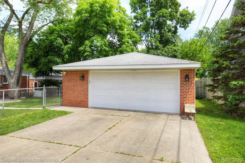 702 Woodlawn Avenue Royal Oak City MI 48073