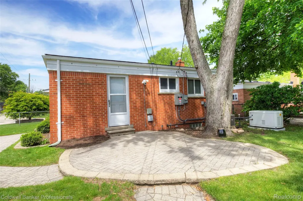 702 Woodlawn Avenue Royal Oak City MI 48073
