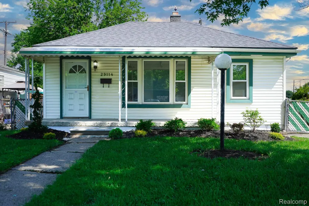 29114 Richard Street Westland City MI 48186