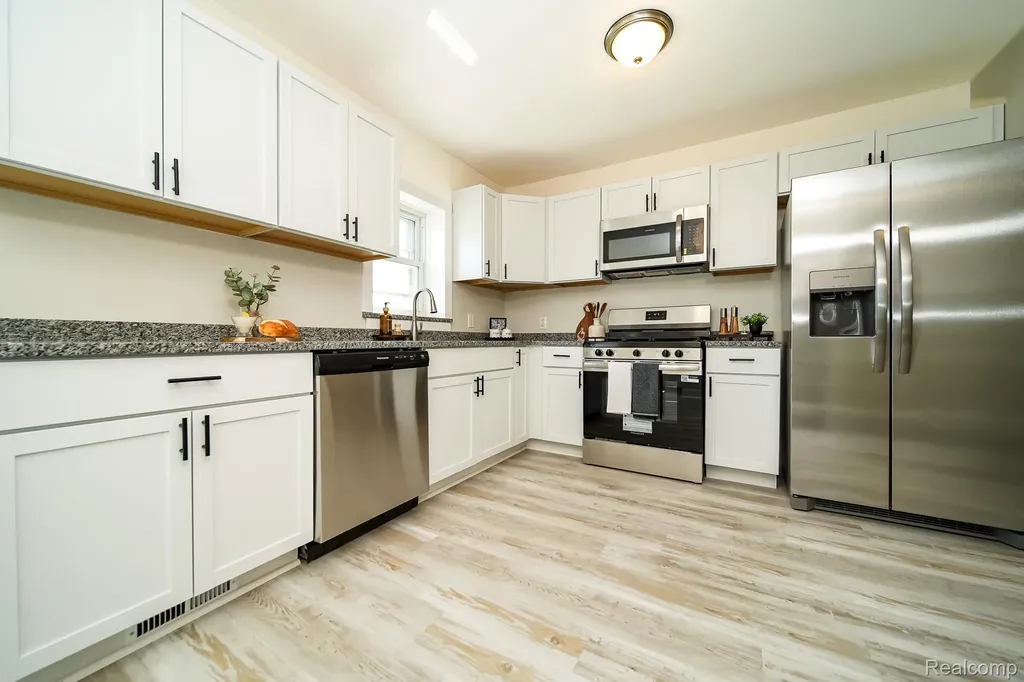 29114 Richard Street Westland City MI 48186