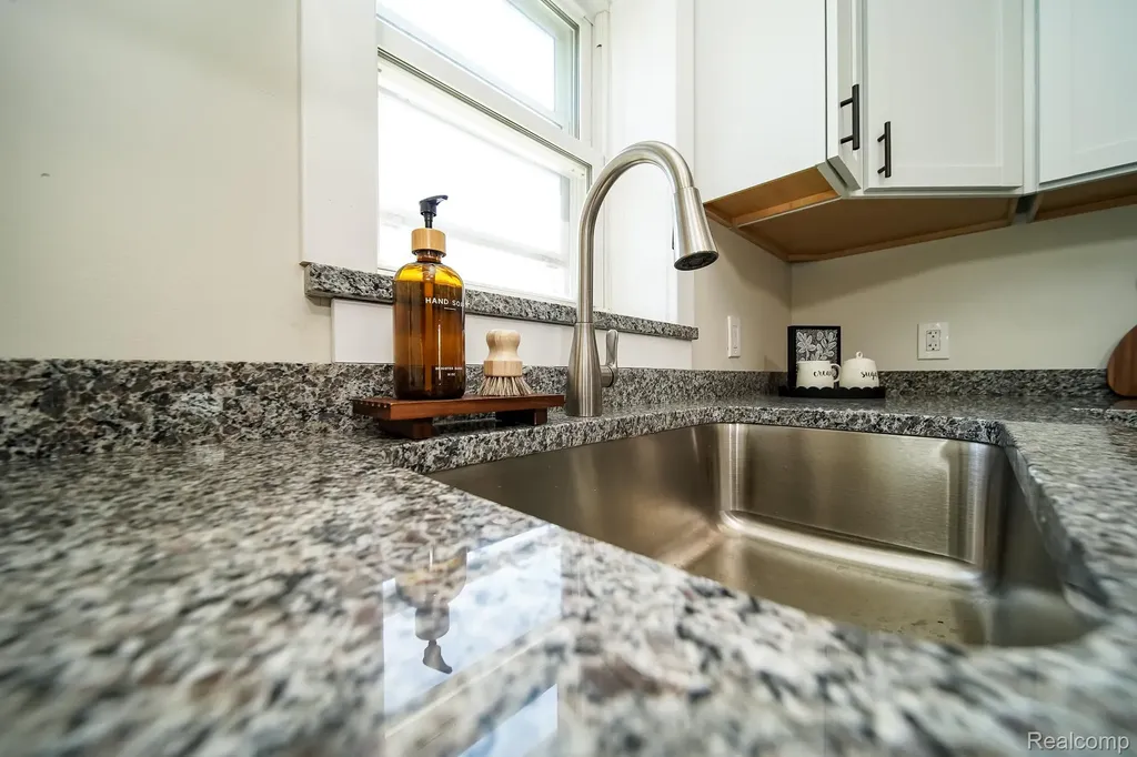 29114 Richard Street Westland City MI 48186