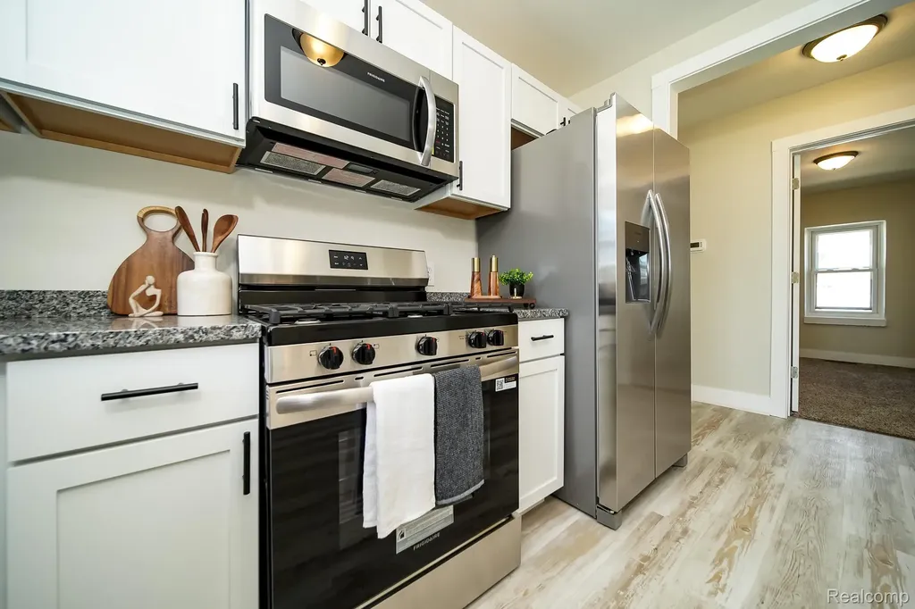 29114 Richard Street Westland City MI 48186