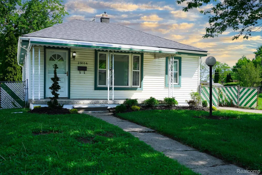 29114 Richard Street Westland City MI 48186