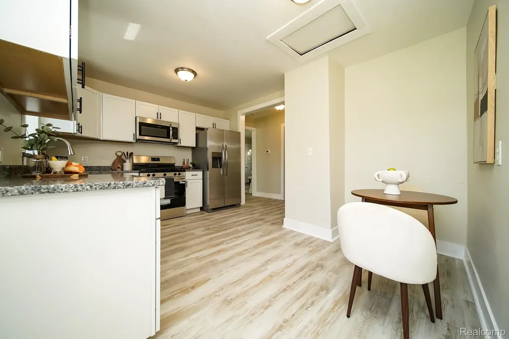 29114 Richard Street Westland City MI 48186