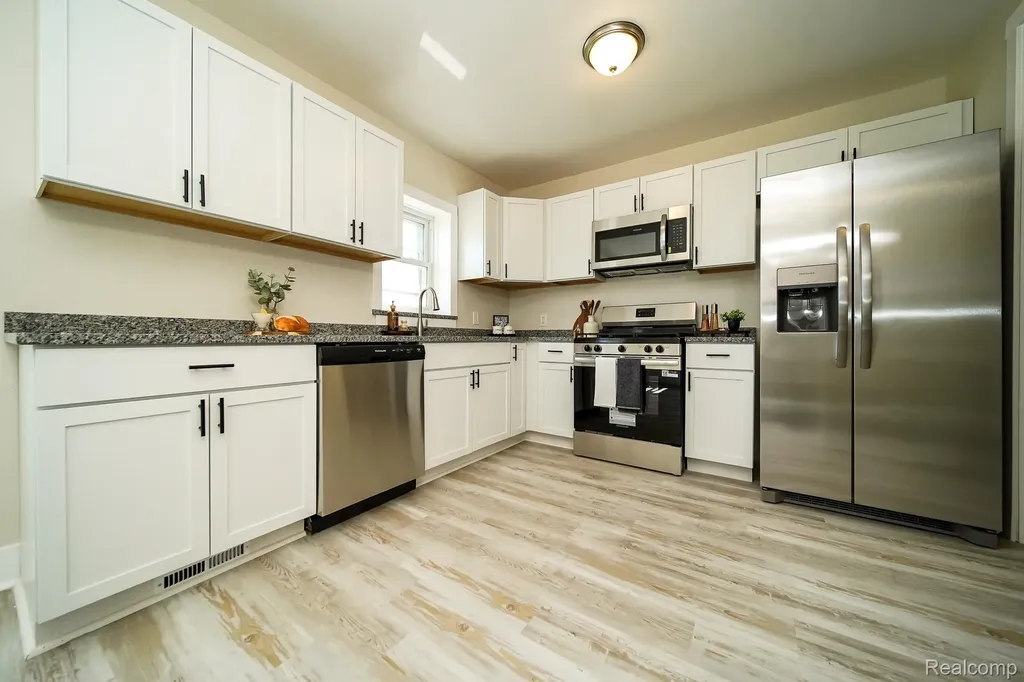 29114 Richard Street Westland City MI 48186