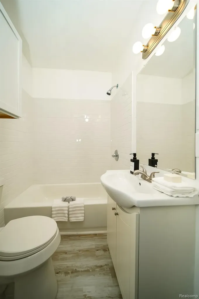 29114 Richard Street Westland City MI 48186