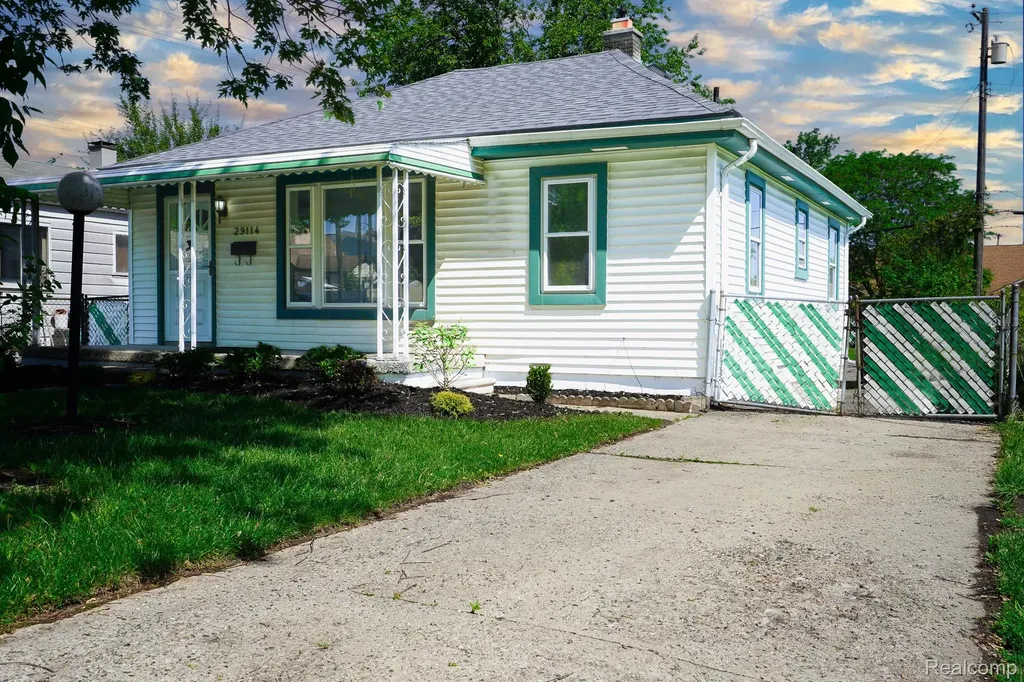 29114 Richard Street Westland City MI 48186