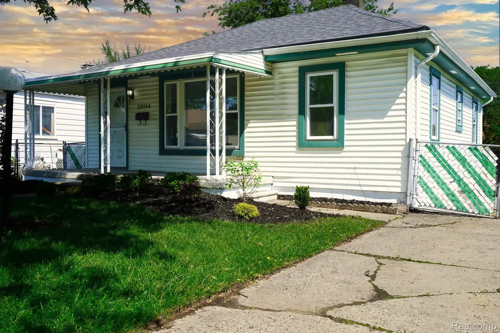 29114 Richard Street Westland City MI 48186