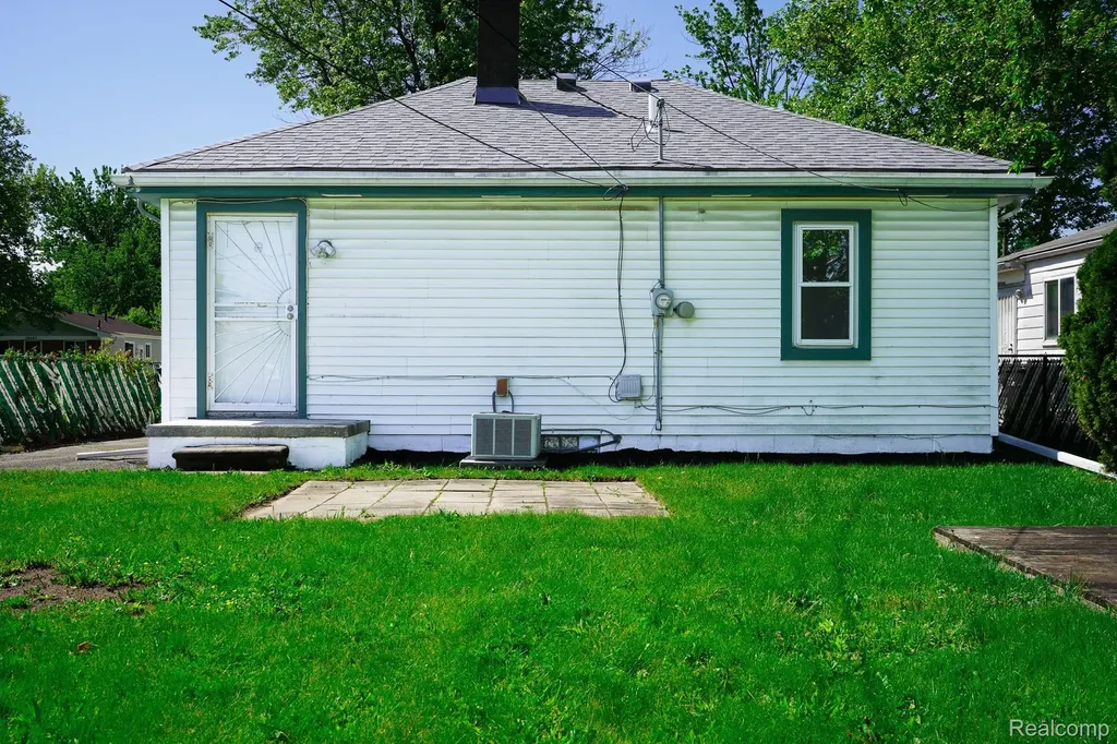 29114 Richard Street Westland City MI 48186